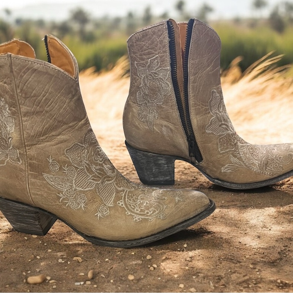 🔥Old Gringo Tan Embroidered VERY Distressed Ankle Boots, EUC, 9 (Actual Photos) - Picture 3 of 16